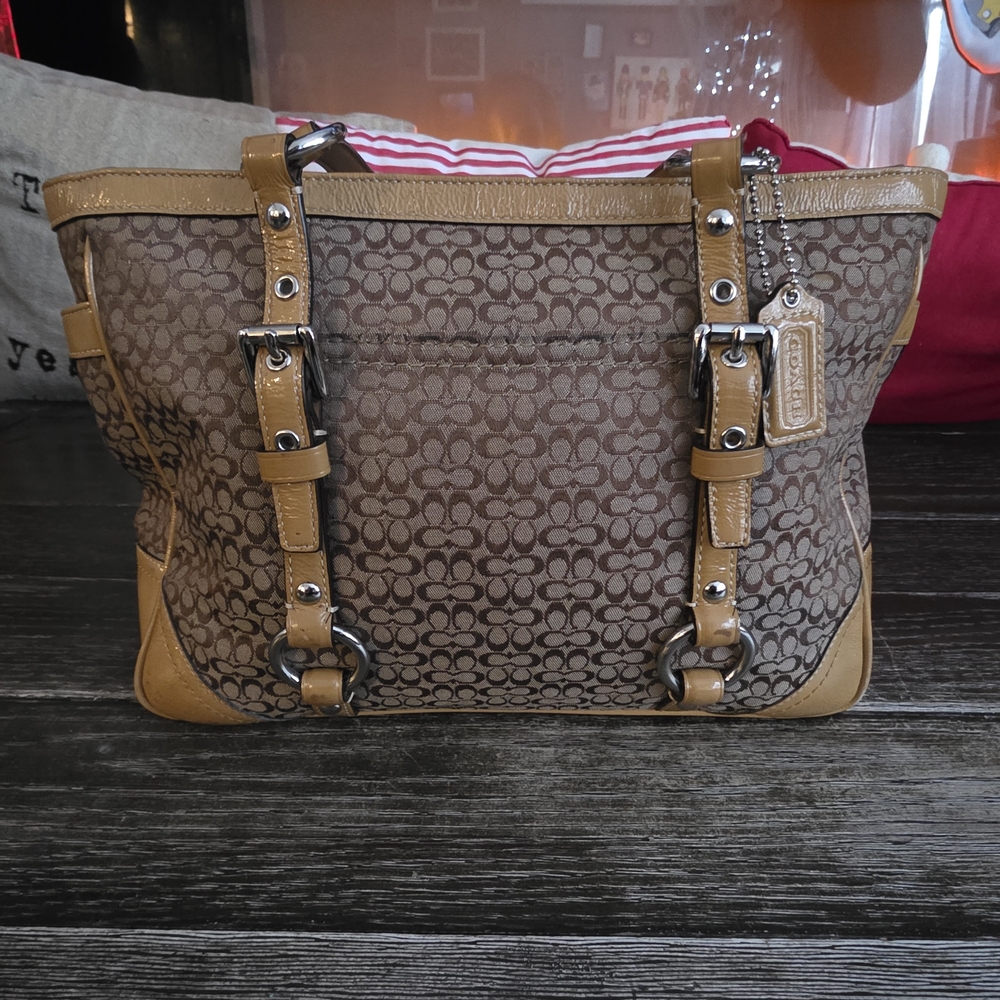 Coach F11526 Signature Gallery Monogram Tote in tan jacquard canvas/pat Leather